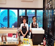 咖啡培訓(xùn)_咖啡師培訓(xùn)_龍光·玖龍灣咖啡拉花實(shí)踐活動