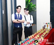 調酒師培訓--西班牙麗繽瓷磚開業(yè)酒會